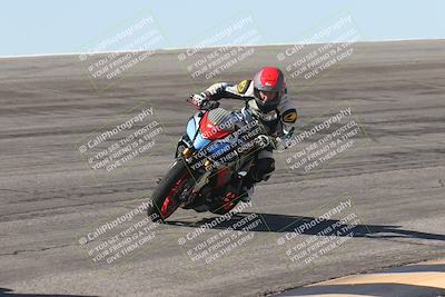 media/Oct-13-2025-Moto Forza (Mon) [[a66d839500]]/3-B Group/Session 2 (Bowl)/